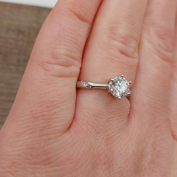 1 Carat Platinum Plated Moissanite 925 Silver Engagement Ring - Picture 4 of 14